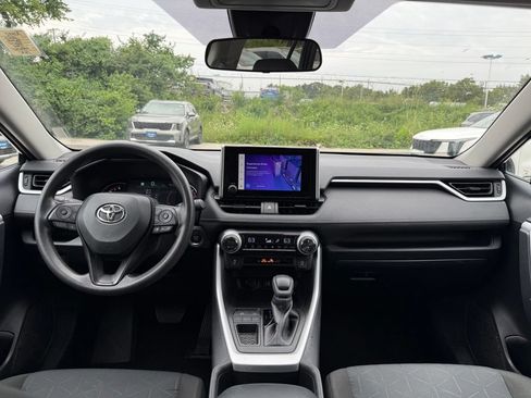 Used 2025 Toyota RAV4 XLE FWD image 22