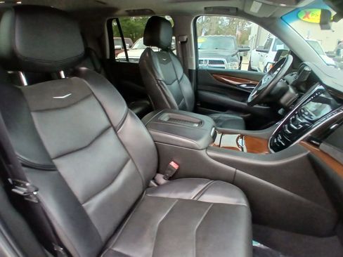 Used 2019 Cadillac Escalade Luxury image 26