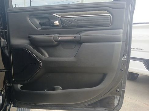 Used 2025 RAM 1500 Limited AWD/4WD image 10