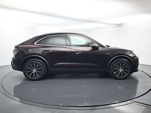 Certified 2025 Porsche Macan 4S Electric AWD/4WD image 16