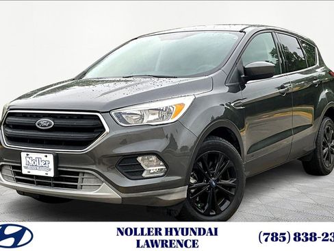 Used 2019 Ford Escape SE image 1