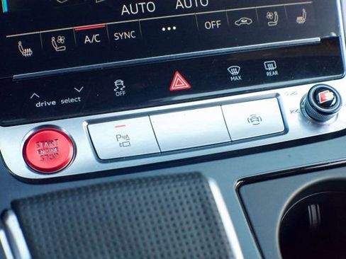 Used 2020 Audi Q8 Prestige image 32