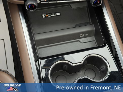 Certified 2025 Chevrolet Suburban High Country image 12