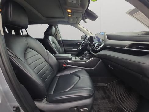 Used 2023 Toyota Highlander XLE FWD image 15