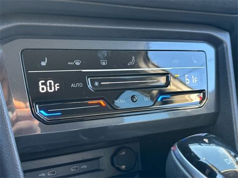 Used 2022 Volkswagen Tiguan SE image 26