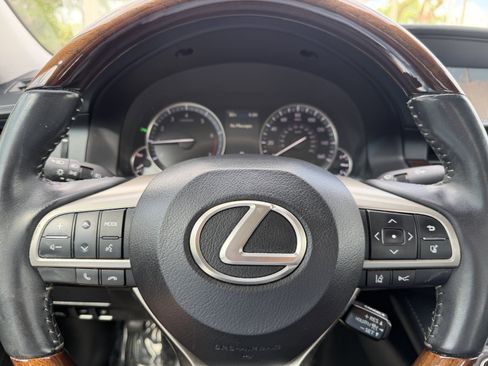 Used 2016 Lexus ES 350 w/ Luxury Package w/Wood Trim image 26