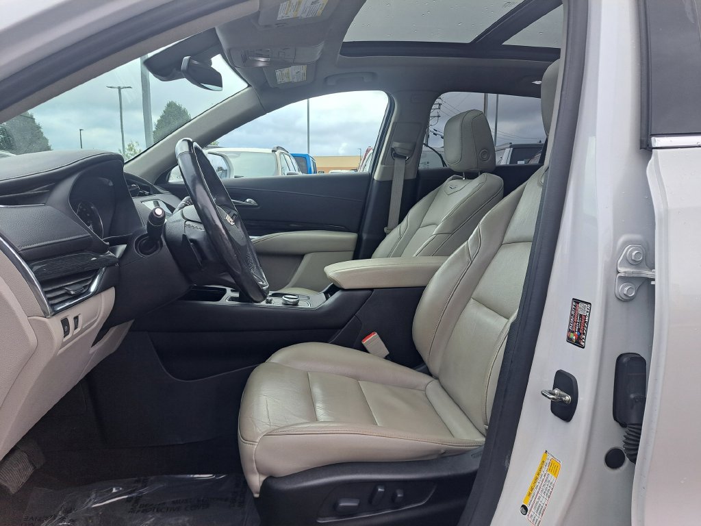 Used 2019 Cadillac XT4 Premium Luxury w/ Cold Weather Package FWD image 10