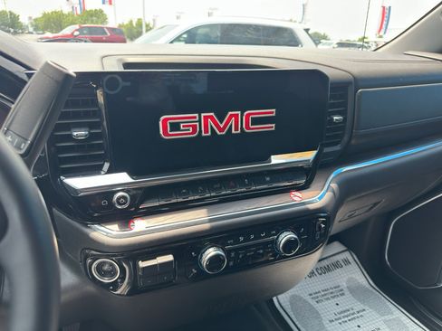Used 2025 GMC Sierra 1500 SLT image 17