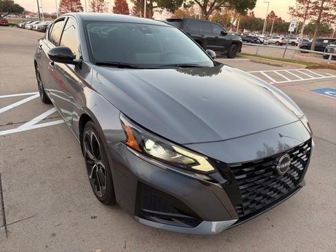 Used 2024 Nissan Altima 2.5 SR w/ SR Premium Package image 2