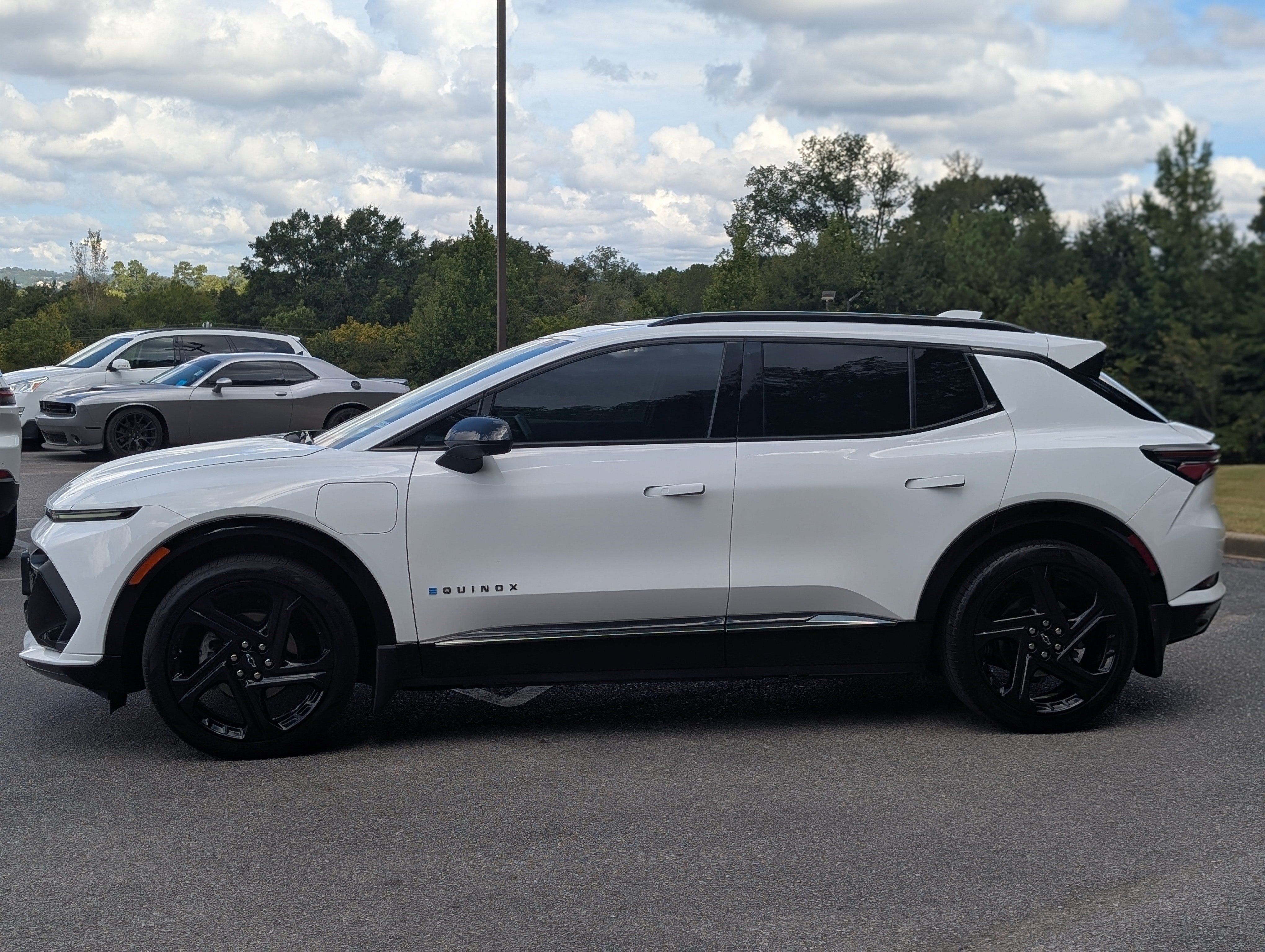 Used 2024 Chevrolet Equinox EV RS w/ LPO, Active Package FWD image 6