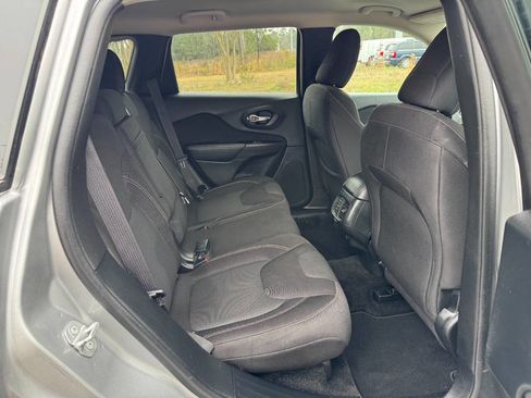 Used 2015 Jeep Cherokee Latitude image 14