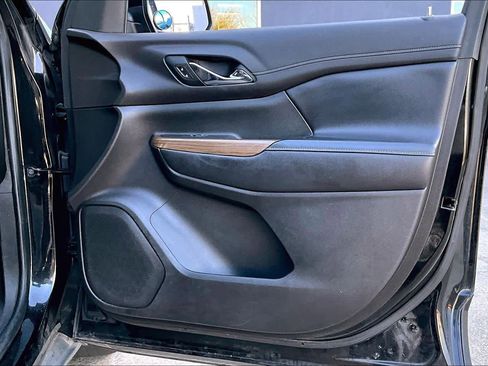 Used 2019 GMC Acadia SLE image 22