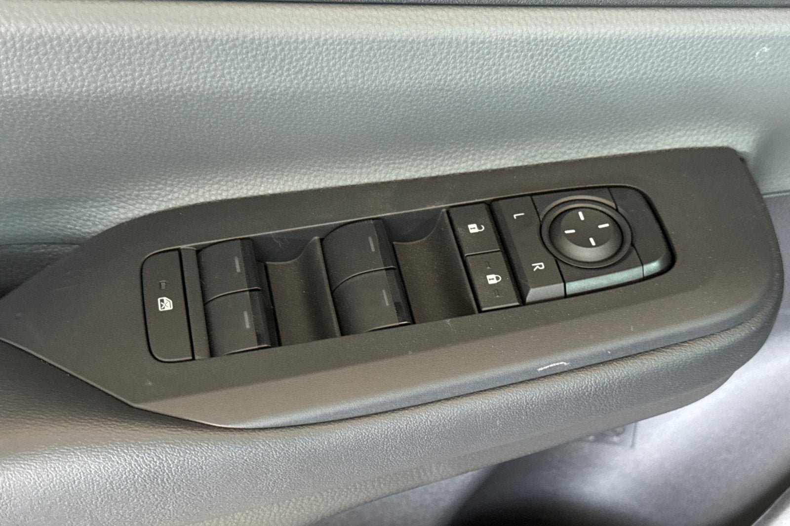 New 2027 Toyota Prius LE FWD image 13