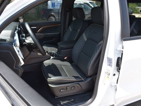 Used 2024 GMC Canyon Denali AWD/4WD image 6