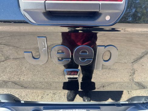 Used 2020 Jeep Gladiator Sport w/ Quick Order Package 24S AWD/4WD image 23