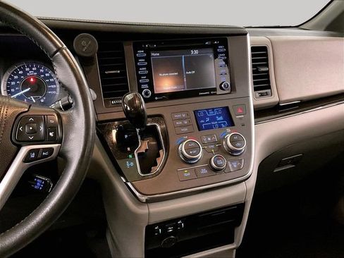 Used 2018 Toyota Sienna XLE w/ XLE Navigation Package AWD/4WD image 7