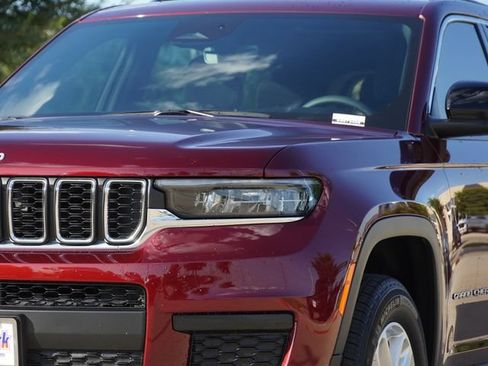 Used 2025 Jeep Grand Cherokee L Laredo AWD/4WD image 4
