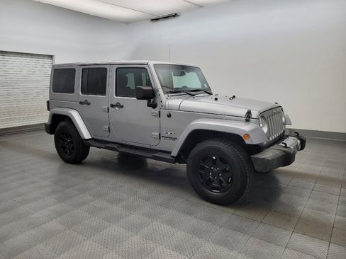 Used 2017 Jeep Wrangler Unlimited Sahara w/ Connectivity Group AWD/4WD image 11