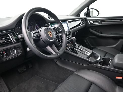 Used 2025 Porsche Macan AWD/4WD image 4