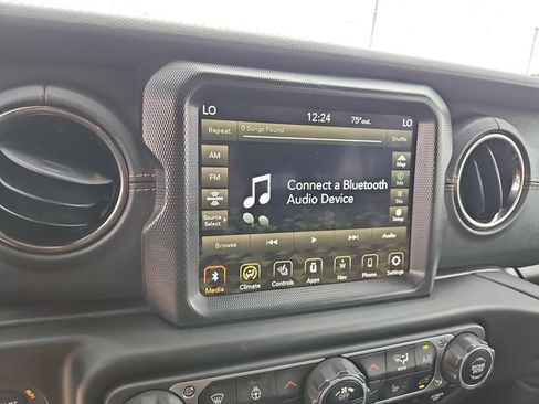 Used 2023 Jeep Wrangler Unlimited Sahara AWD/4WD image 13