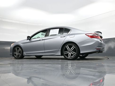 Used 2017 Honda Accord Sport image 37