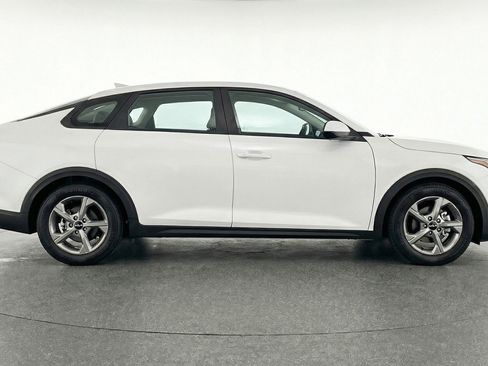 Used 2025 Kia K4 LXS image 9