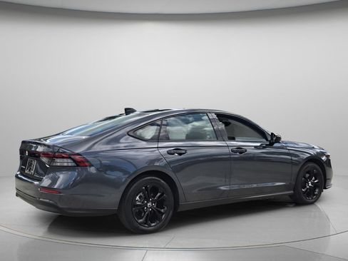 Certified 2025 Honda Accord SE image 7