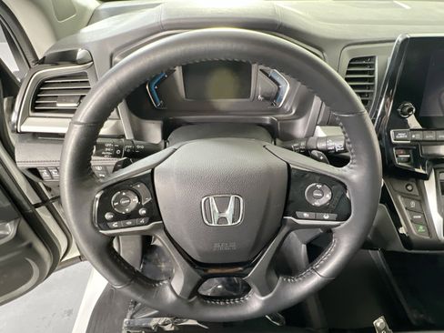 Used 2023 Honda Odyssey Touring image 11