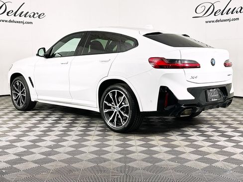 Used 2024 BMW X4 xDrive30i w/ Premium Package AWD/4WD image 4