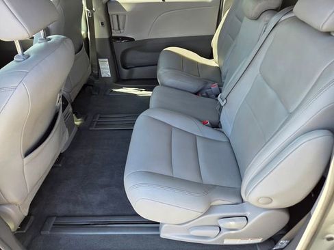 Used 2019 Toyota Sienna XLE w/ XLE Navigation Package image 11