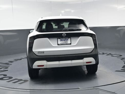 Used 2025 Nissan Kicks SV w/ Charging Package image 18