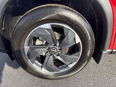 Used 2025 Nissan Rogue SV image 9