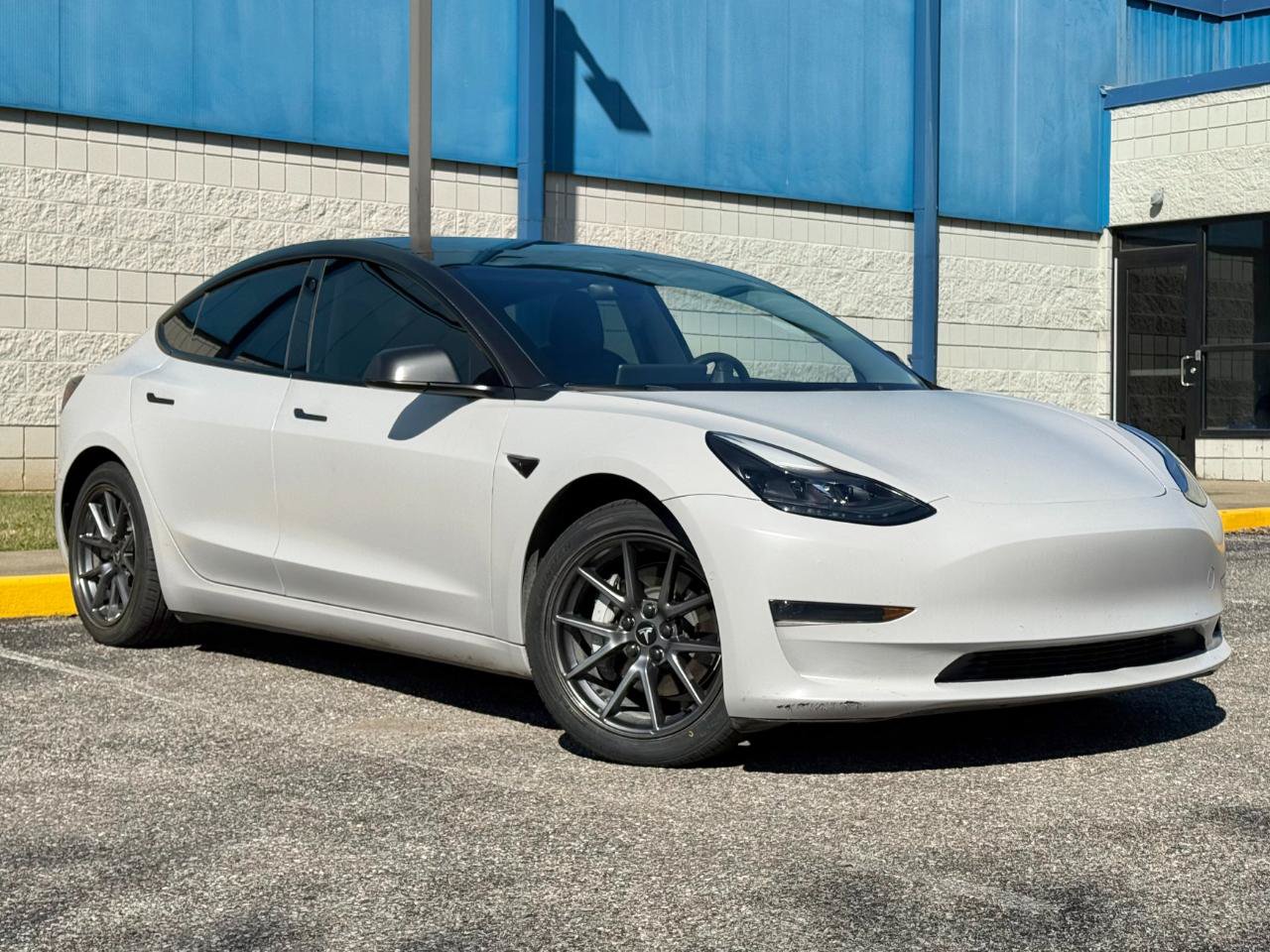 Used 2022 Tesla Model 3 Long Range AWD/4WD image 3