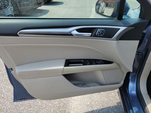 Used 2018 Ford Fusion SE w/ Fusion SE Technology Package FWD image 16