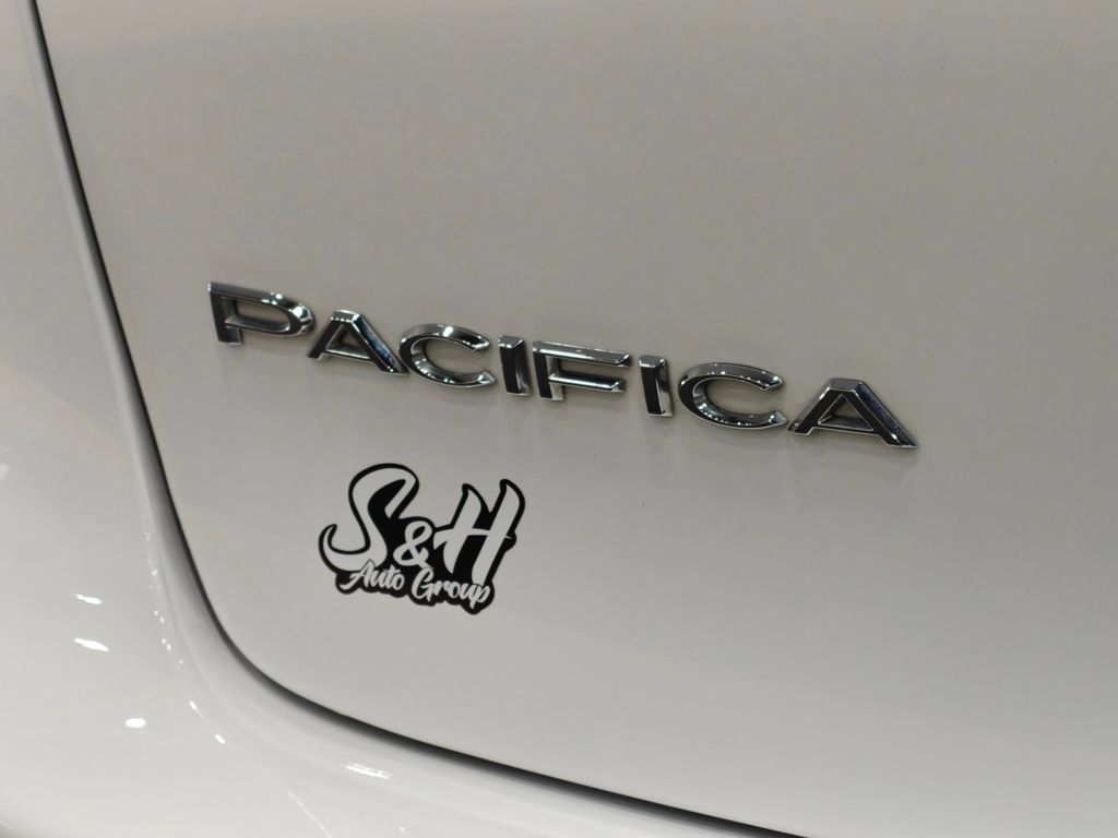 Used 2024 Chrysler Pacifica Touring-L FWD image 57