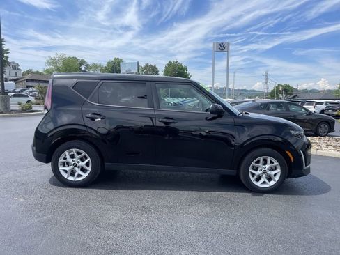 Certified 2023 Kia Soul LX w/ LX Technology Package FWD image 4