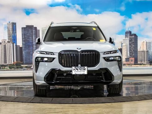 Used 2024 BMW X7 xDrive40i w/ M Sport Package AWD/4WD image 3