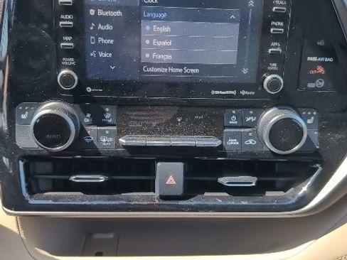 Used 2020 Toyota Highlander XLE image 12