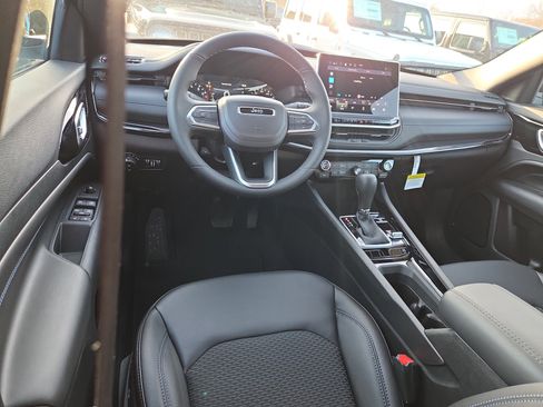New 2026 Jeep Compass Latitude image 7