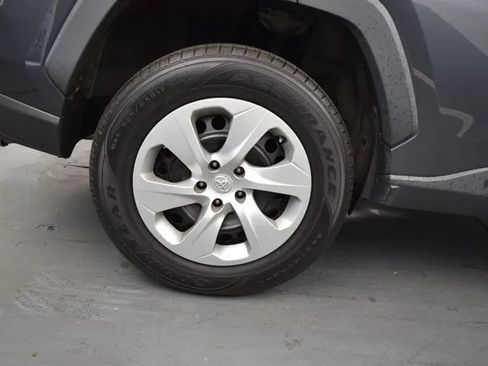 Used 2020 Toyota RAV4 LE FWD image 35