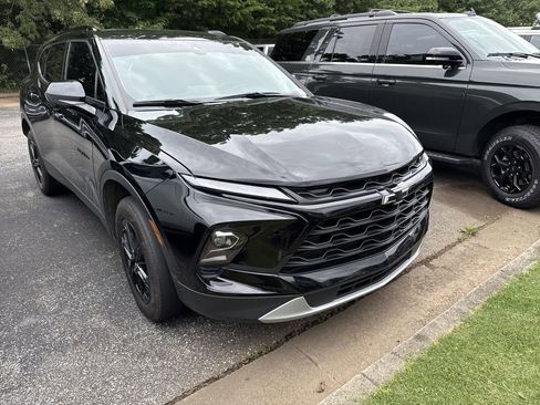 Used 2023 Chevrolet Blazer LT w/ Convenience Package FWD image 2