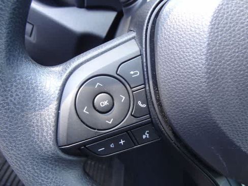 Used 2025 Toyota RAV4 XLE AWD/4WD image 12