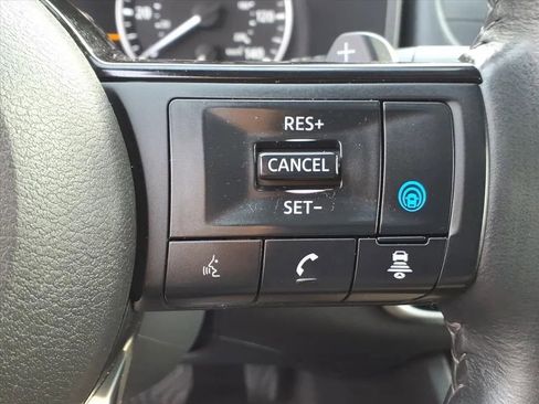 Used 2022 Nissan Rogue SV w/ SV Premium Package image 31