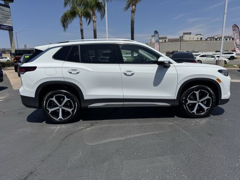 Used 2026 Volkswagen Tiguan SE AWD/4WD image 10