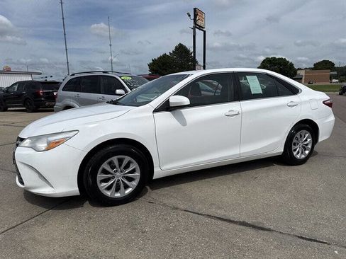 Used 2017 Toyota Camry LE image 2