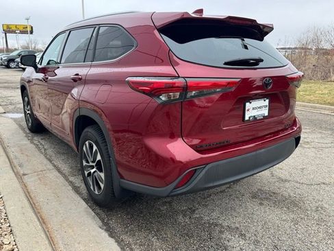 Used 2021 Toyota Highlander XLE AWD/4WD image 46