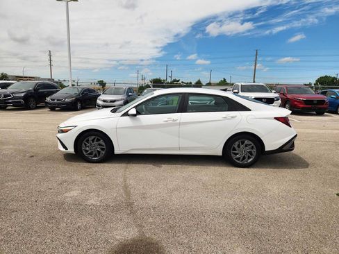 Used 2024 Hyundai Elantra SEL FWD image 4