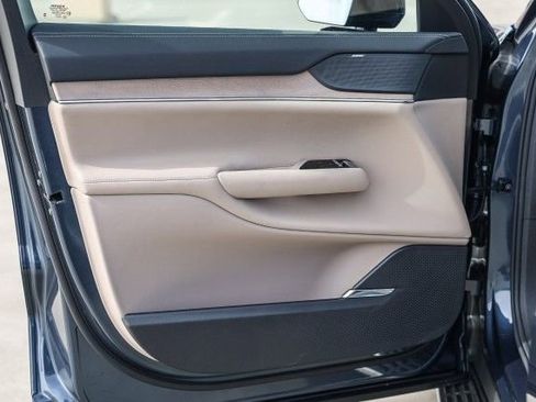 New 2025 Volvo EX90 Plus image 24