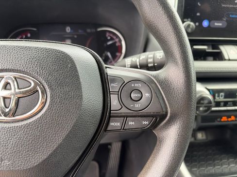 Used 2023 Toyota RAV4 XLE AWD/4WD image 20