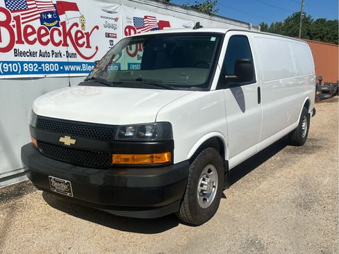 Used 2020 Chevrolet Express 3500 Extended w/ Driver Convenience Package image 6